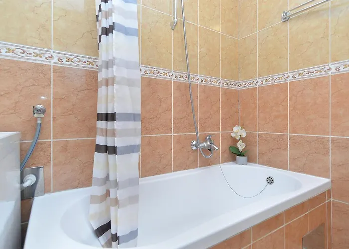 2207 Апартаменти *